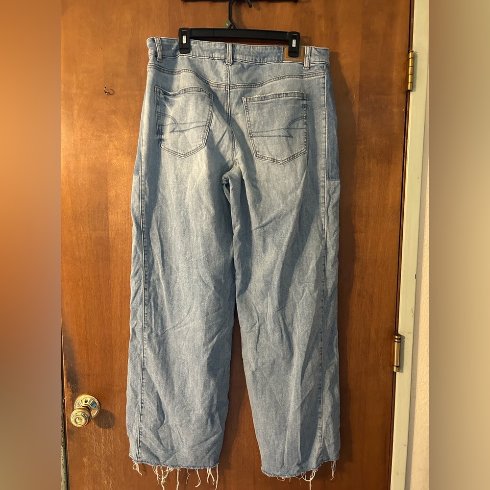 American Eagle Low-Rise Baggy Wide Leg Jeans - Picture 4 of 6